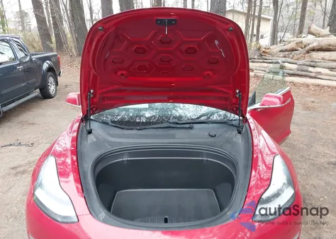 2018 Tesla Model 3 Long Range/Mid Range z USA, uszkodzony, nr VIN 5YJ3E1EA5JF167527